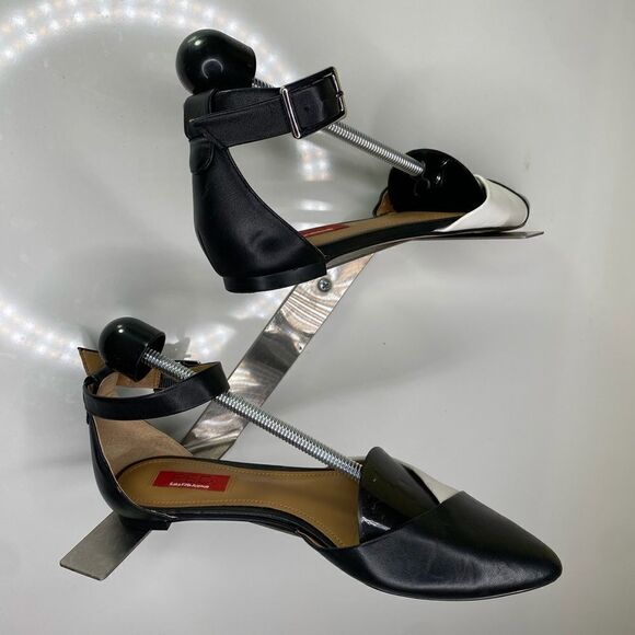 Saks Fifth Avenue Red  Flats Sandals Women's Size 6 - Picture 1 of 5